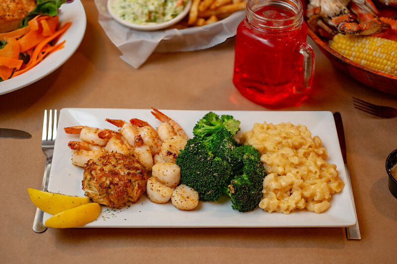 Shrimp with crab cake, broccoli and mac n cheese